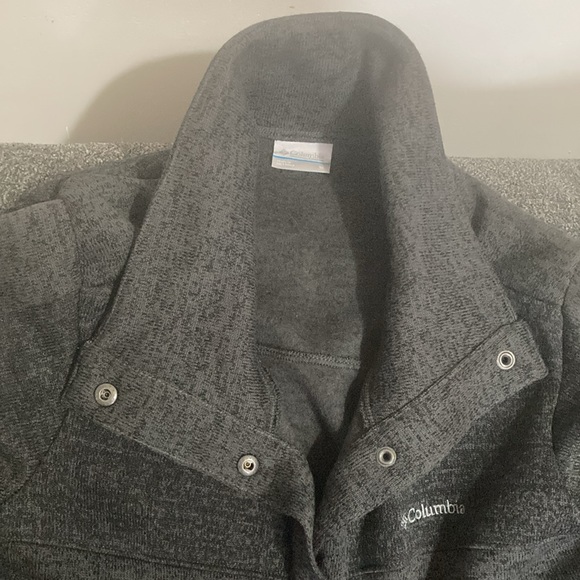 BNWOT - women’s medium Columbia sweater! Button up cardigan. Asking $40 obo - Picture 3 of 6